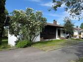 Hausansicht mit Stellplatz - 