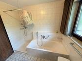 EG: Dusche und Wanne - 