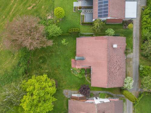 Grundstück mit Haus - 