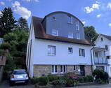 Hausansicht - Stellplatz und Garage - 