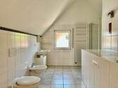 Bad mit Dusche /WC im II. DG - 
