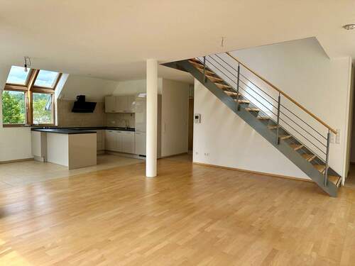 Wohn-Esszimmer mit Einbauküche - 4 Zimmer Etagenwohnung zur Miete in Sigmaringen