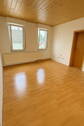 Wohnzimmer - Etagenwohnung mit 70,00 m² in Nierstein zur Miete