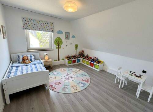 Dachgeschoss Kinderzimmer virtueller Renovierungsv - 