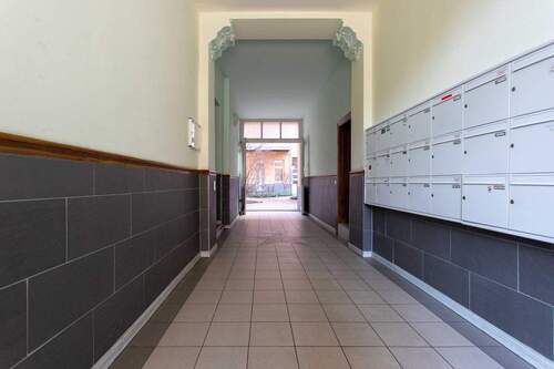 Hausflur.jpg - Etagenwohnung mit 105,00 m&sup2; in Berlin zum Kaufen