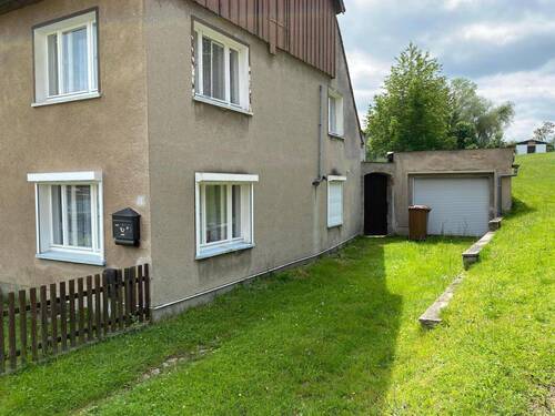 Zufahrt+Garage - 5 Zimmer Einfamilienhaus in Hirschfelde