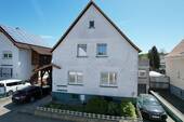 Frontansicht - Erdgeschosswohnung mit Garten und Garage in beliebter Lage - provisionsfrei