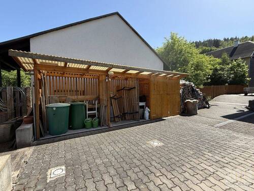 Holzunterstand - 