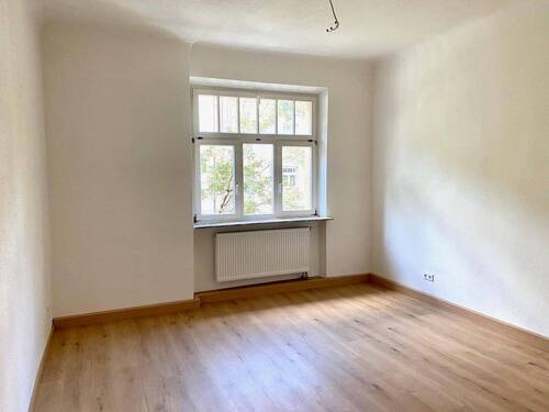 Schlafzimmer.jpg - Renovierte Jugendstilwohnung mit Süd-Balkon in ruhiger Anwohnerstraße