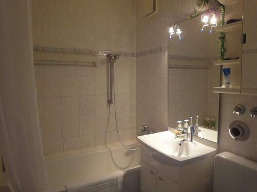 Wannenbad mit Dusche - 
