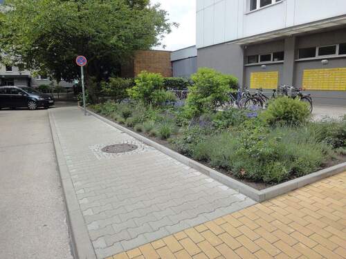 Vor dem Hauseingang - 