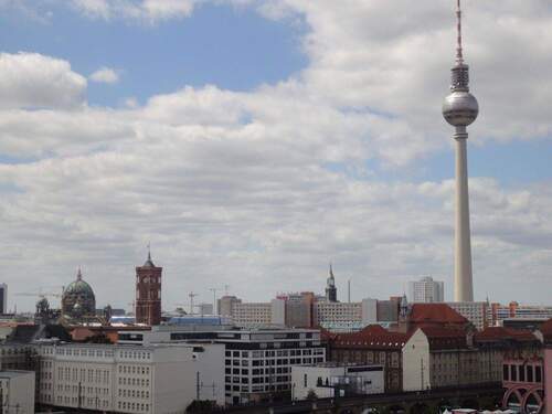 Panoramablick vom Fenster - Süd-West-Traumblick in Berlin-Mitte: 2 Zimmer - 12. OG, Option: Stellplatz - provisionsfrei