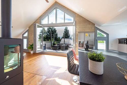 Traumhafter Blick zur Terrasse - 4 Zimmer Etagenwohnung in München