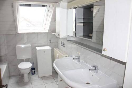 Tageslichtbad mit Wanne und Dusche ... - 