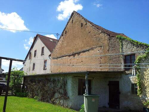Blick vom Garten mit Scheune - Geräumiges Mehrgenerationenhaus; Wohn-Geschäftshaus in Blieskastel mit Garage und Scheune