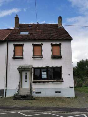 Vorderfront - 9 Zimmer Mehrfamilienhaus, Wohnhaus zum Kaufen in Blieskastel