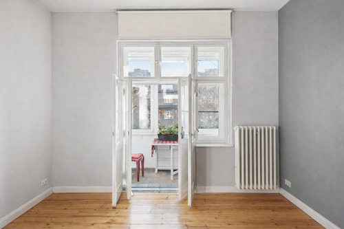 Balkonzimmer (mit KI leergeräumt und virtuell geweißten Wänden) - Etagenwohnung mit 110,00 m&sup2; in Berlin zum Kaufen