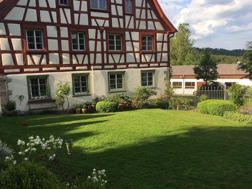 Garten - 1 Zimmer Mehrfamilienhaus, Wohnhaus in Inzigkofen