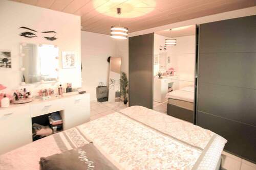 Schlafzimmer I - OG - 