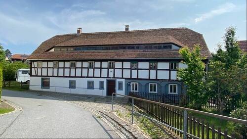 Frontansicht - Rarität - Umgebinde Vierseithof