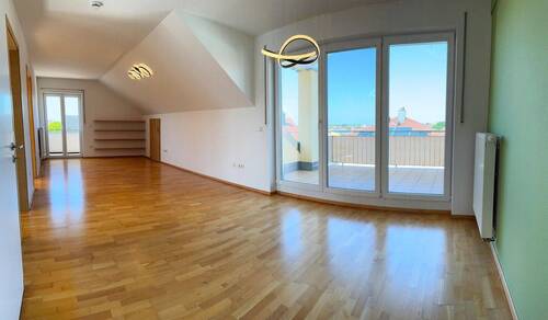 Wohn-/ Esszimmer - 