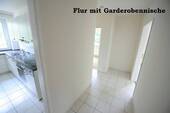 Flur mit Platz für Garderobe - 2 Zimmer Etagenwohnung zum Kaufen in Buchholz