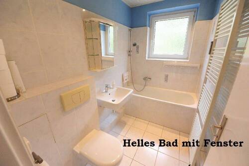 Zeitgemäßes Bad mit Fenster - Etagenwohnung mit 55,00 m&sup2; in Buchholz zum Kaufen