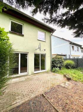 Terrasse + Hausansicht hinten - 