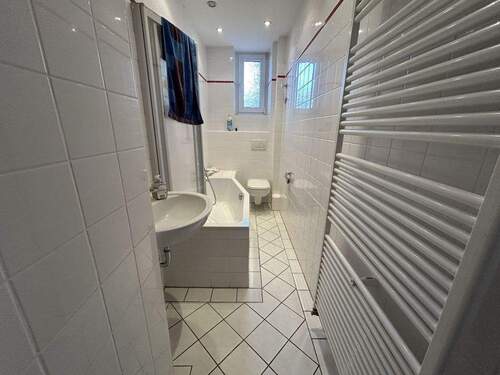 Badezimmer - Etagenwohnung mit 73,00 m² in Mannheim zur Miete