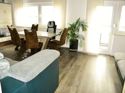 Wohnzimmer und Essbereich - Etagenwohnung mit 82,00 m&sup2; in Detmold zum Kaufen