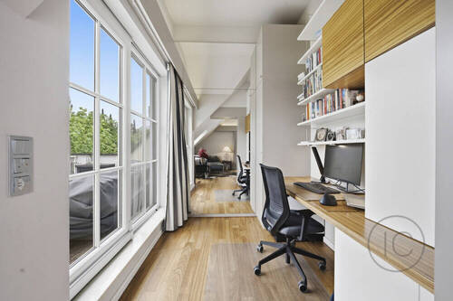 Arbeitsbereich mit Balkonzugang - 