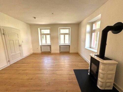  Wohnzimmer mit Kachelofen - 