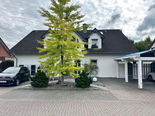 Straßenansicht.JPG - Schöne Erdgeschosswohnung mit Garten in Holzhausen