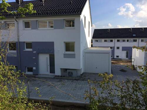 Bild 1 - Modernes KfW-55-Reiheneckhaus in Großmehring