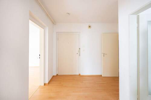 Flur - Etagenwohnung mit 62,90 m&sup2; in Würzburg zur Miete