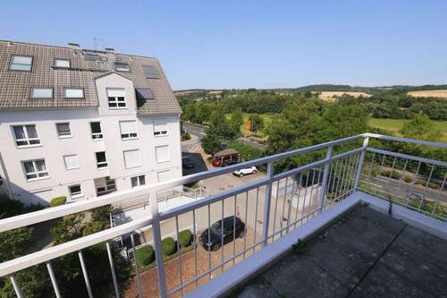 Balkon - Schicke Single-Dachgeschosswohnung