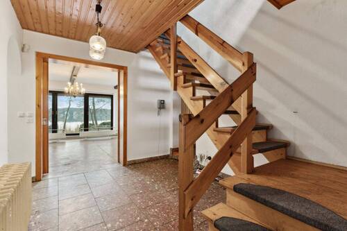 Flur mit Blick in den Wohnbereich - 