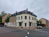 Vorderansicht - Großes Grundstück in zentraler Lage mit stark sanierungsbedürftigen Geschätshaus!