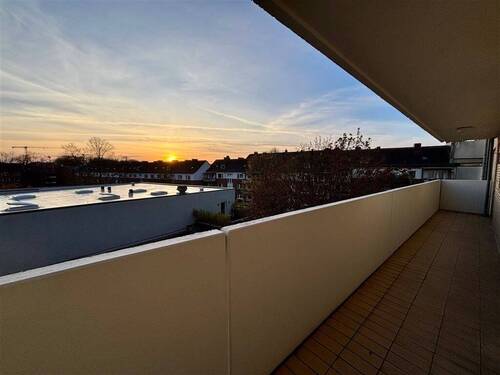 Laubengang zu der Wohnung - 1 Zimmer Etagenwohnung zur Miete in Kiel