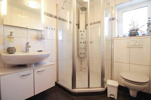 Badezimmer - 4 Zimmer Einfamilienhaus in Martensrade