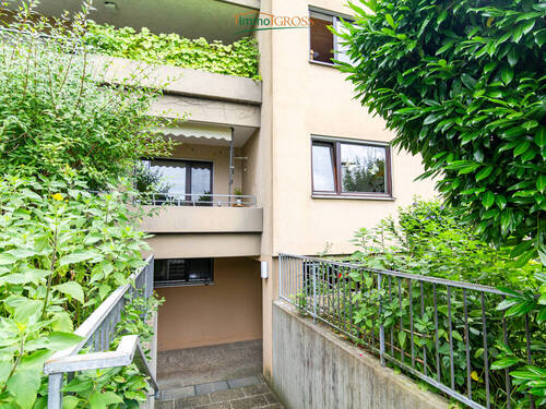 Eingangsbereich in das Haus - 3 Zimmer Etagenwohnung in Lörrach / Stetten