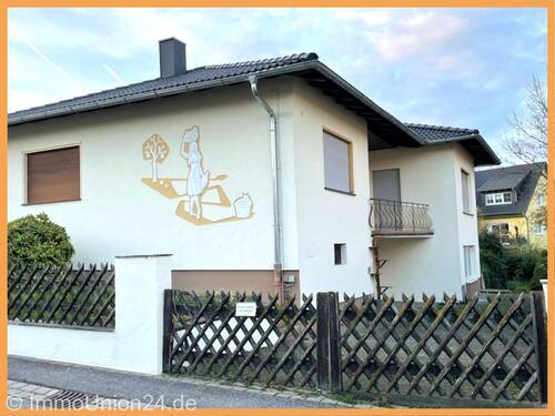 Bild 1 - Zuhause mit Perspektive - Großzügiges Wohnhaus in naturnaher Lage von Hirschaid-Sassanfahrt