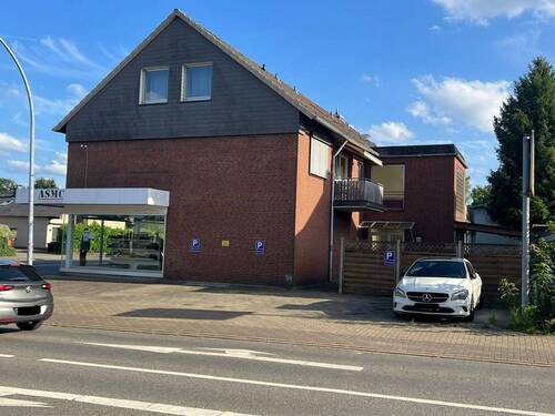 Hausansicht - 3-Zimmer-Wohnung - zentrale Lage