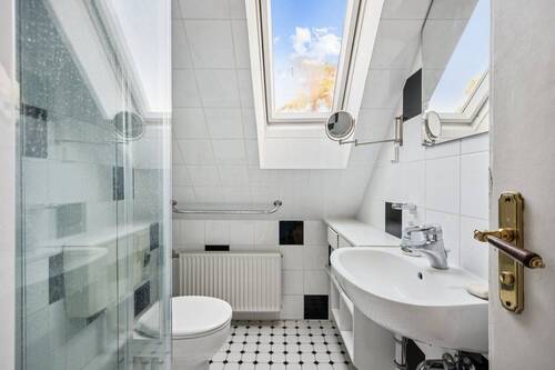Duschbad im Spitzboden - 