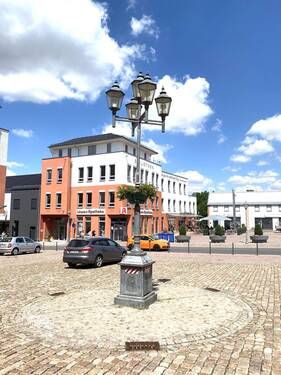 Markt, historische Straßenbeleuchtung - 