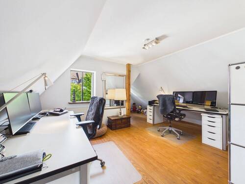 Büro,- o. Kinderzimmer - 