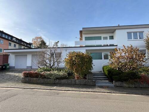 Ansicht Straße und Garage - 