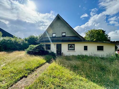 Aussenansicht vorne - NEUER PREIS !!! Sanierung oder Neubau - Alles ist möglich bei diesem Einfamilienhaus in Sarzbüttel!