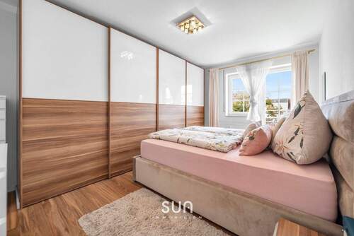 HELLES SCHLAFZIMMER MIT BALKON - 