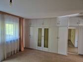 Schlafzimmer mit Einbauschrank - 